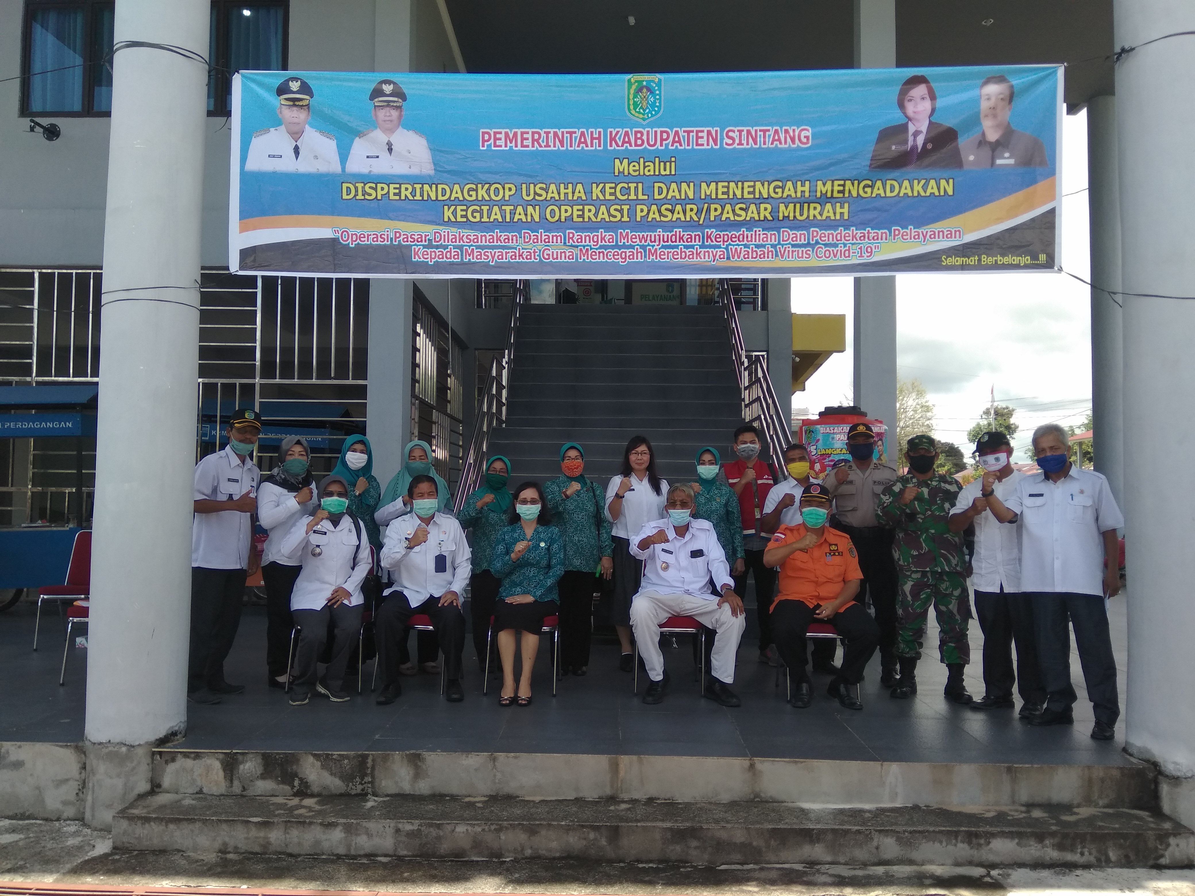 Kegiatan Operasi Pasar Dalam Rangka Percepatan Penanganan Dampak COVID-19 di Kabupaten Sintang.